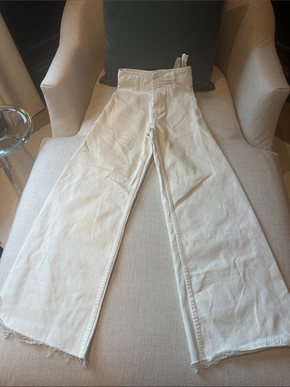 Zara Wide-Leg High-Rise Jeans in Cream
